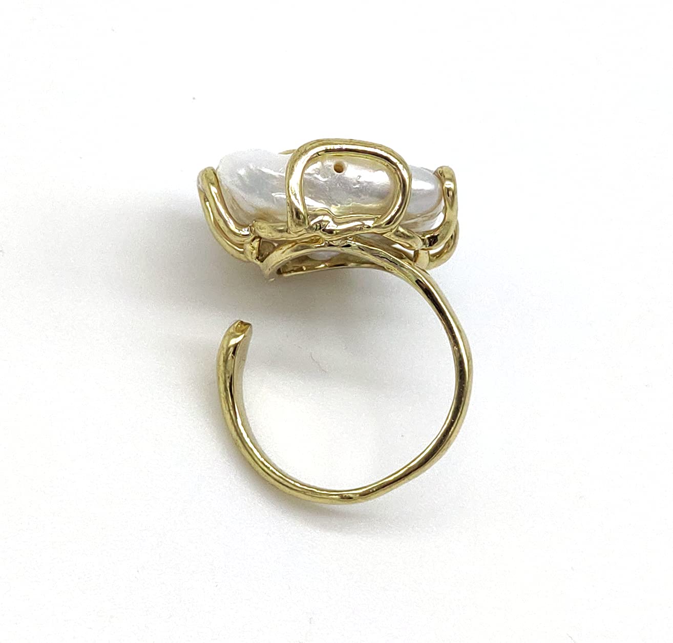 Anello regolabile con perla di fiume barocca, dorato, fatto a mano, pietre dure naturali - immagine 2