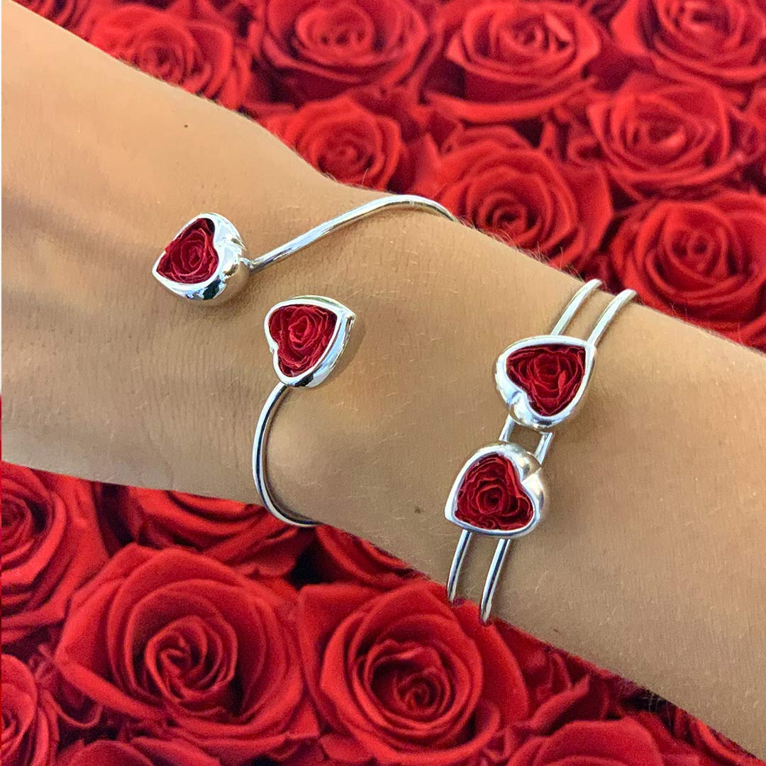 Bracciale rigido in argento con cuori e rose rosse stabilizzate - immagine 3
