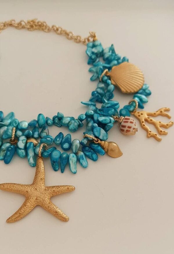 Collana Multifilo con Perle blu, Ciondoli in Ottone e Conchiglie - immagine 7