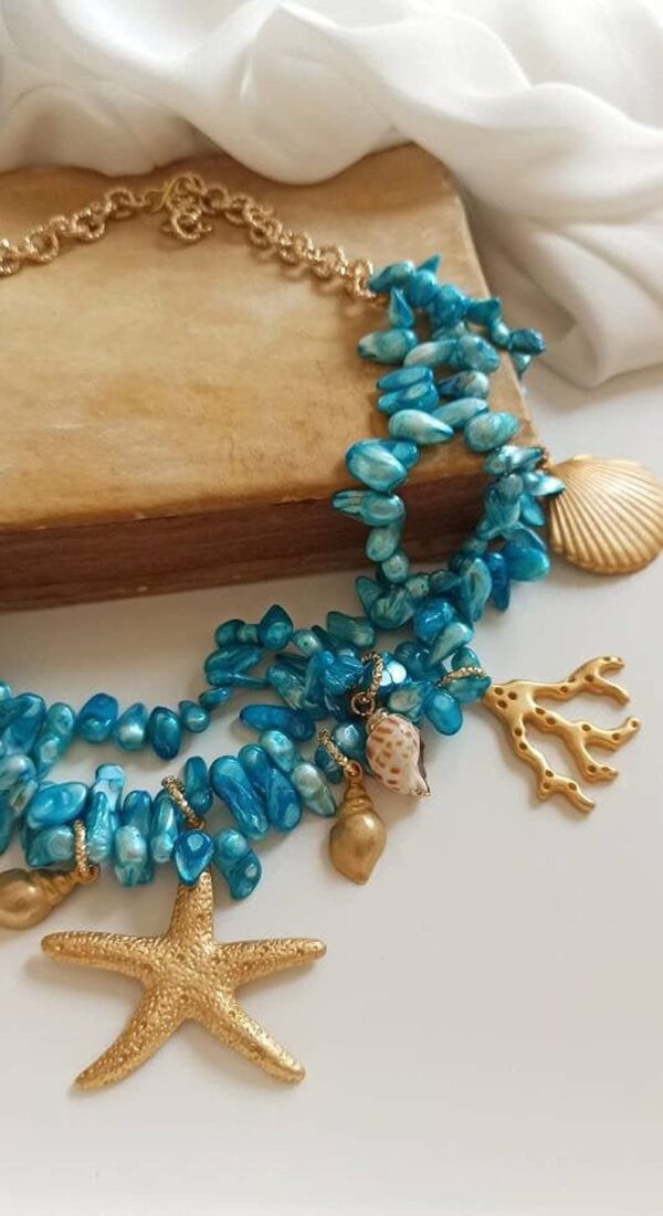 Collana Multifilo con Perle blu, Ciondoli in Ottone e Conchiglie - immagine 3