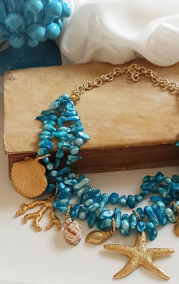 Collana Multifilo con Perle blu, Ciondoli in Ottone e Conchiglie - immagine 4
